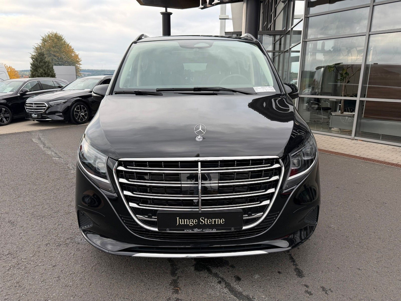 Mercedes-Benz V 300 d 4MATIC EXCLUSIVE Luxus-Sitze AHK2,5to - Kisbusz: 2 kép. Mercedes-Benz V 300 d 4MATIC EXCLUSIVE Luxus-Sitze AHK2,5to - Kisbusz: 2 kép.