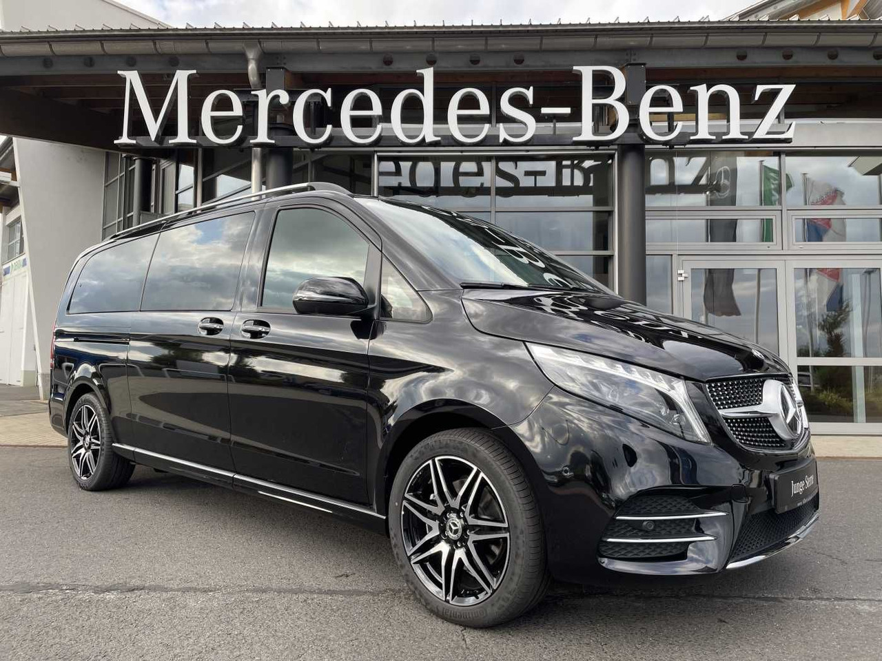 Mercedes-Benz V 300 d AVA 4MATIC AMG Kühlschrank AIRMATIC - Autó: 1 kép. Mercedes-Benz V 300 d AVA 4MATIC AMG Kühlschrank AIRMATIC - Autó: 1 kép.
