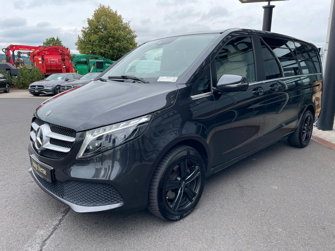 Mercedes-Benz V 300 d AVA ED 4MATIC Sitzklima Burmester 6Sitze - Kombi: 2 kép. Mercedes-Benz V 300 d AVA ED 4MATIC Sitzklima Burmester 6Sitze - Kombi: 2 kép.