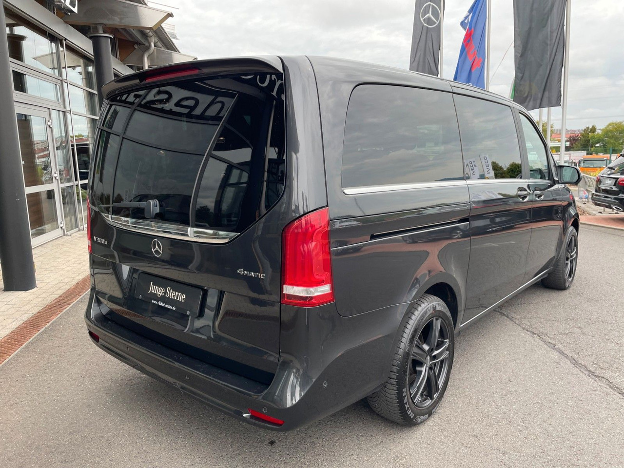 Mercedes-Benz V 300 d AVA ED 4MATIC Sitzklima Burmester 6Sitze - Kombi: 4 kép. Mercedes-Benz V 300 d AVA ED 4MATIC Sitzklima Burmester 6Sitze - Kombi: 4 kép.