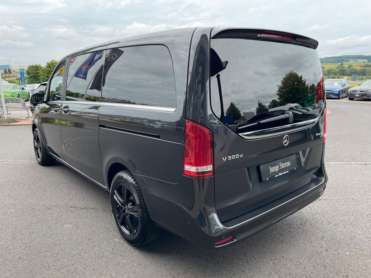 Mercedes-Benz V 300 d AVA ED 4MATIC Sitzklima Burmester 6Sitze - Kisbusz: 3 kép. Mercedes-Benz V 300 d AVA ED 4MATIC Sitzklima Burmester 6Sitze - Kisbusz: 3 kép.