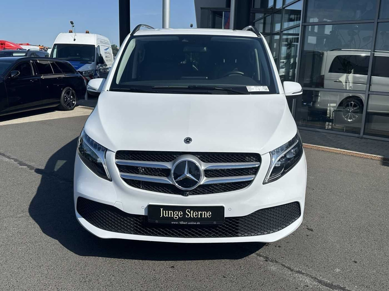 Mercedes-Benz V 300 d AVA ED 6Sitze Burmester 360Kamera el Tür - Kisbusz: 2 kép. Mercedes-Benz V 300 d AVA ED 6Sitze Burmester 360Kamera el Tür - Kisbusz: 2 kép.