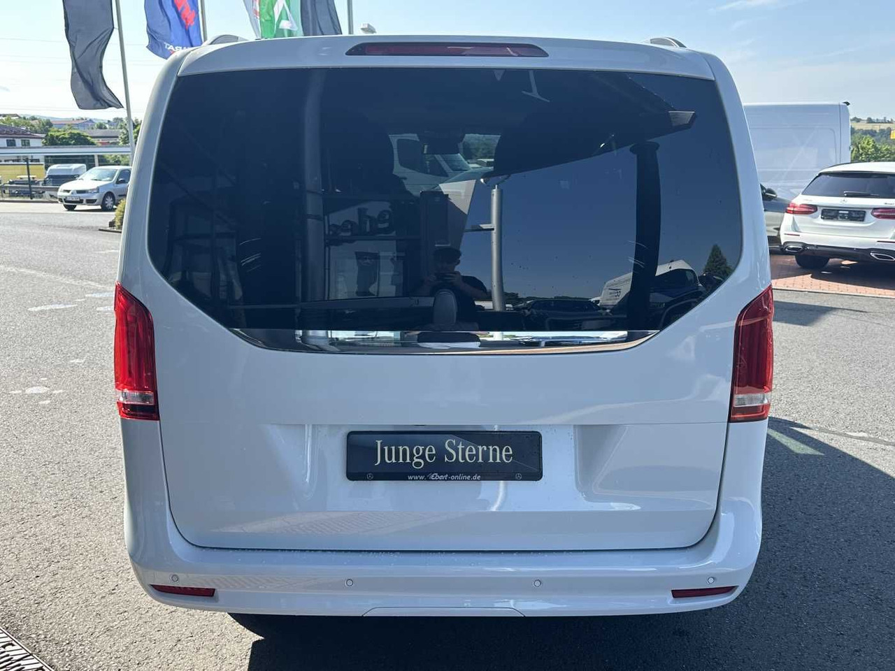 Mercedes-Benz V 300 d AVA ED 6Sitze Burmester 360Kamera el Tür - Kisbusz: 5 kép. Mercedes-Benz V 300 d AVA ED 6Sitze Burmester 360Kamera el Tür - Kisbusz: 5 kép.