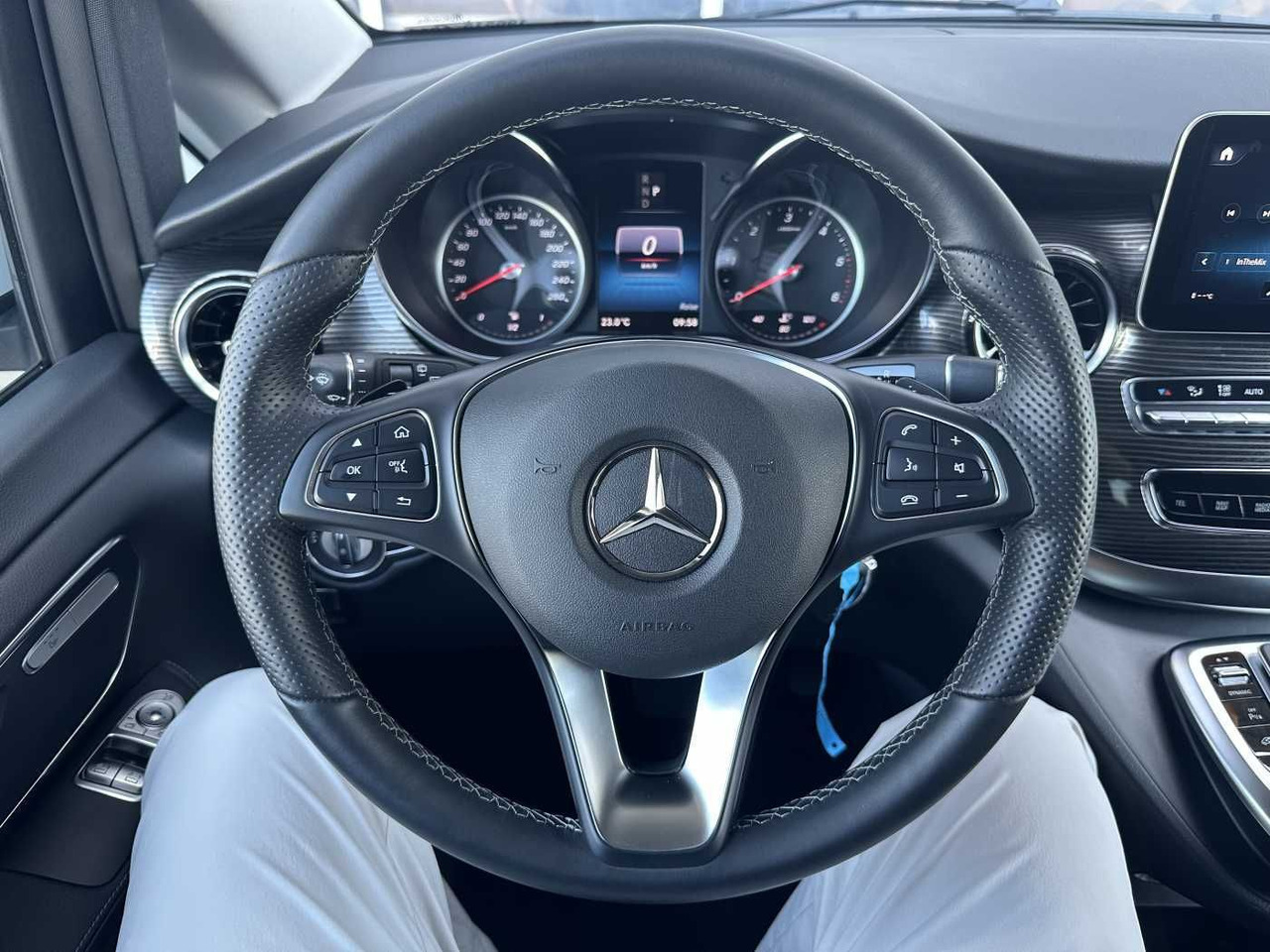 Autó Mercedes-Benz V 300 d AVA ED 6Sitze Burmester 360Kamera el Tür: 11 kép.