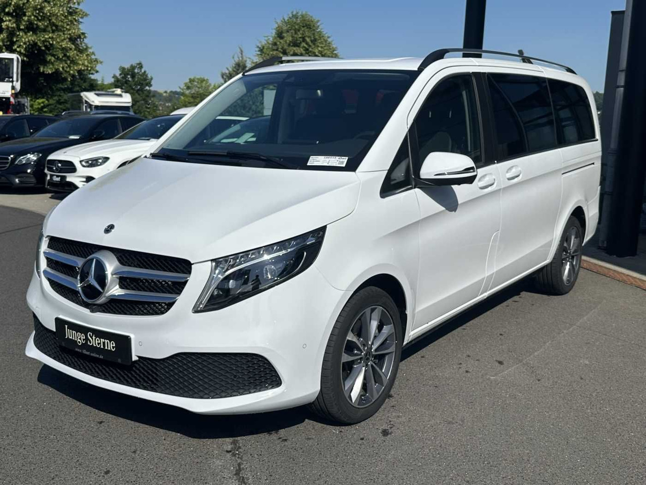 Mercedes-Benz V 300 d AVA ED 6Sitze Burmester 360Kamera el Tür - Kisbusz: 3 kép. Mercedes-Benz V 300 d AVA ED 6Sitze Burmester 360Kamera el Tür - Kisbusz: 3 kép.