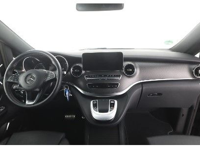 Mercedes-Benz V 300 d AVA ED AMG AIRMATIC Tisch AHK2,5to Stdh - Kisbusz: 4 kép. Mercedes-Benz V 300 d AVA ED AMG AIRMATIC Tisch AHK2,5to Stdh - Kisbusz: 4 kép.