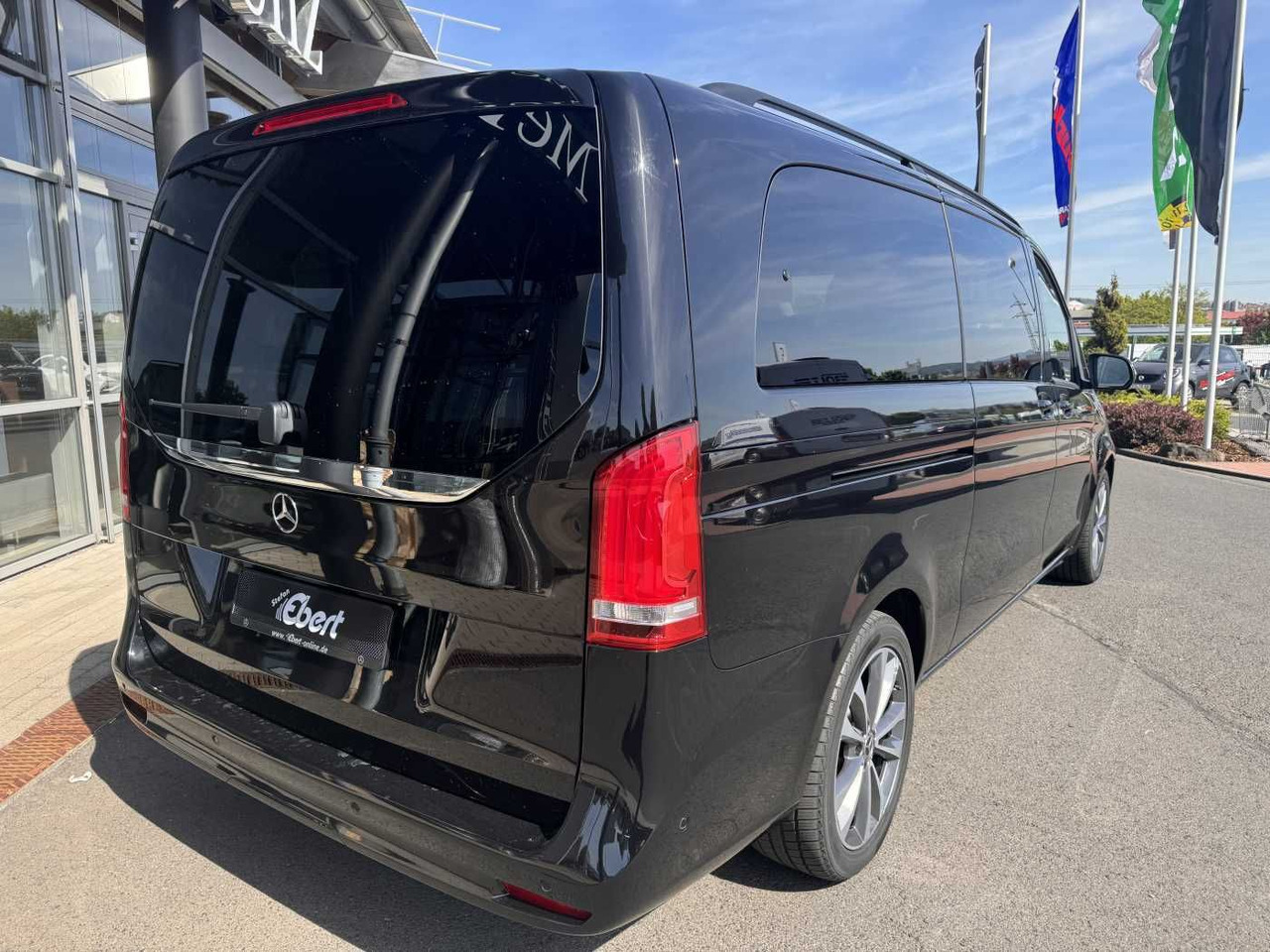 Mercedes-Benz V 300 d AVA Extralang AIRMATIC Standheiz 360Kam - Autó: 4 kép. Mercedes-Benz V 300 d AVA Extralang AIRMATIC Standheiz 360Kam - Autó: 4 kép.