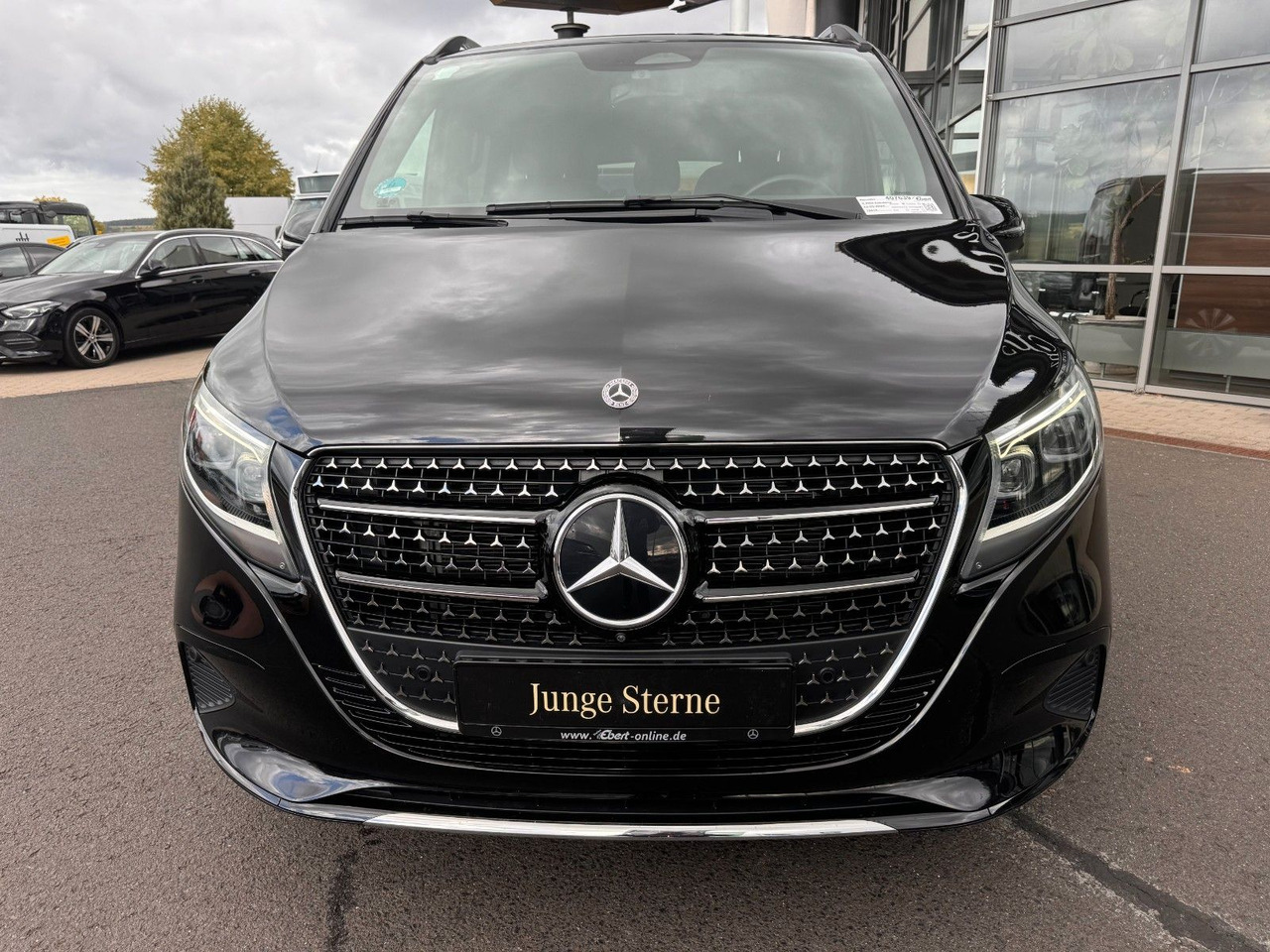Mercedes-Benz V 300 d AVANTGARDE Extralang 360Kamera Standheiz - Kisbusz: 2 kép. Mercedes-Benz V 300 d AVANTGARDE Extralang 360Kamera Standheiz - Kisbusz: 2 kép.