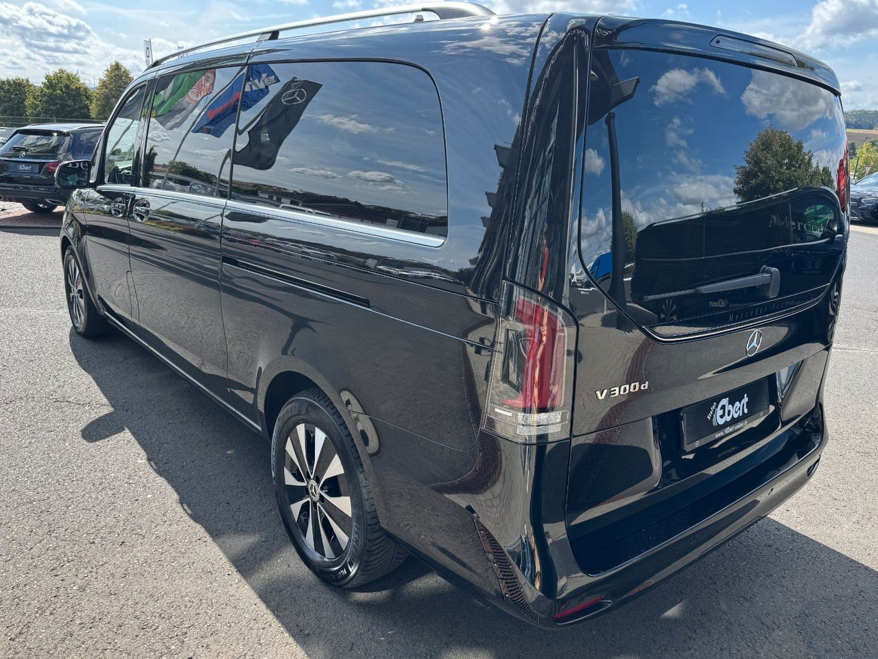 Mercedes-Benz V 300 d AVANTGARDE Extralang 360Kamera Standheiz - Kisbusz: 3 kép. Mercedes-Benz V 300 d AVANTGARDE Extralang 360Kamera Standheiz - Kisbusz: 3 kép.