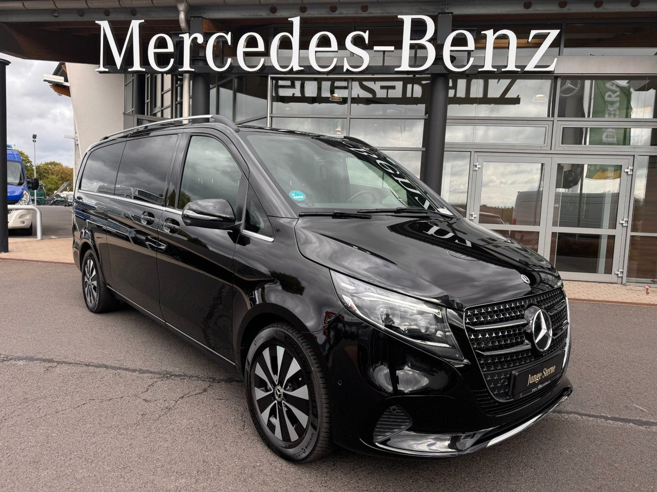 Mercedes-Benz V 300 d AVANTGARDE Extralang 360Kamera Standheiz - Kisbusz: 1 kép. Mercedes-Benz V 300 d AVANTGARDE Extralang 360Kamera Standheiz - Kisbusz: 1 kép.