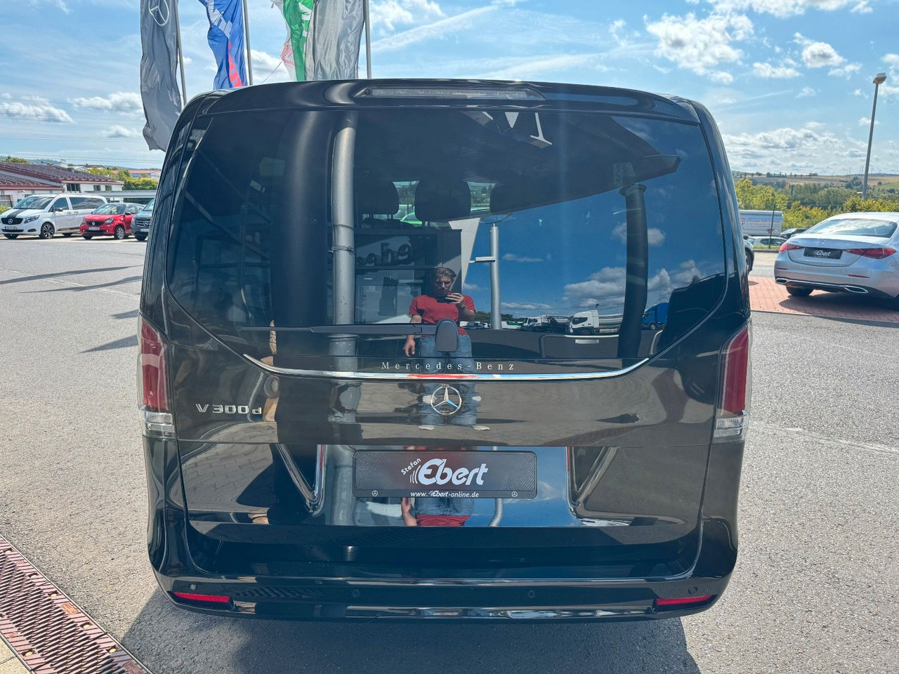 Mercedes-Benz V 300 d AVANTGARDE Extralang 360Kamera Standheiz - Kisbusz: 4 kép. Mercedes-Benz V 300 d AVANTGARDE Extralang 360Kamera Standheiz - Kisbusz: 4 kép.