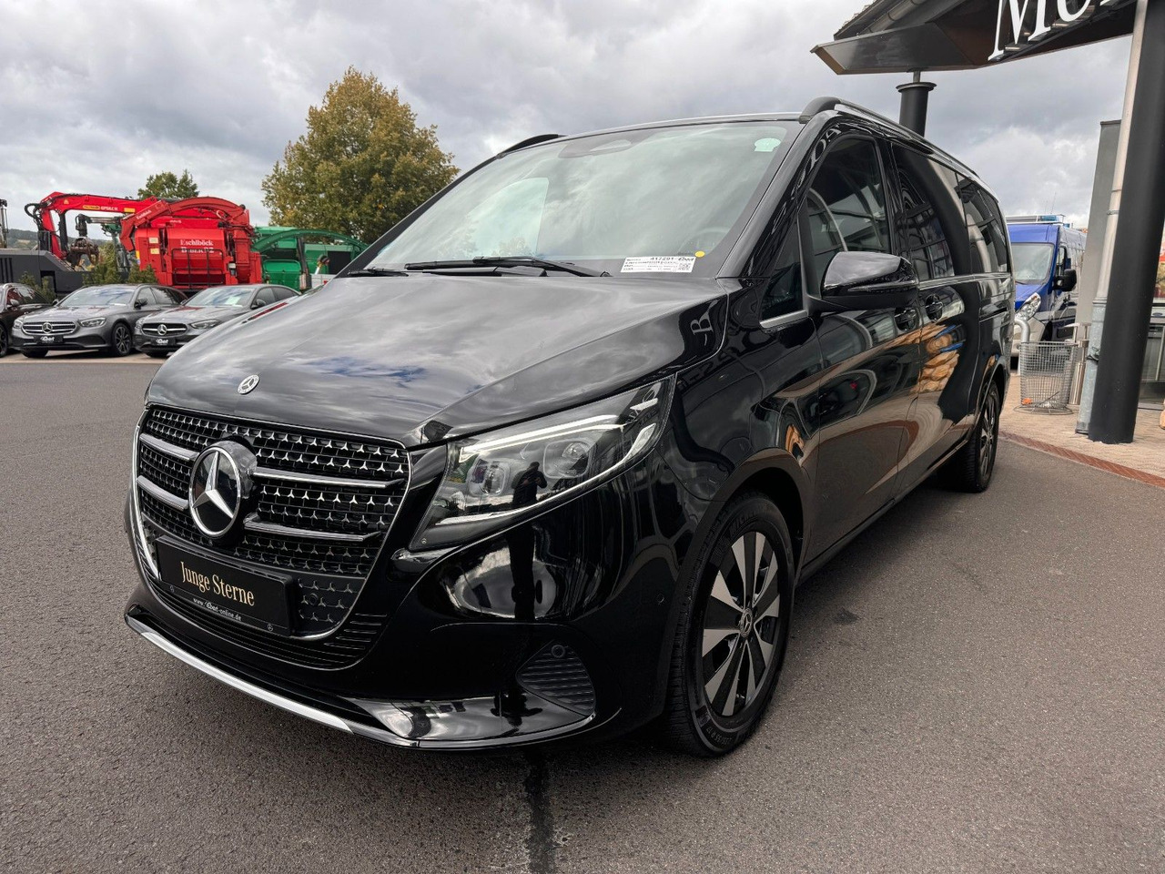 Mercedes-Benz V 300 d AVANTGARDE Extralang 360Kamera Standheiz - Kisbusz: 3 kép. Mercedes-Benz V 300 d AVANTGARDE Extralang 360Kamera Standheiz - Kisbusz: 3 kép.