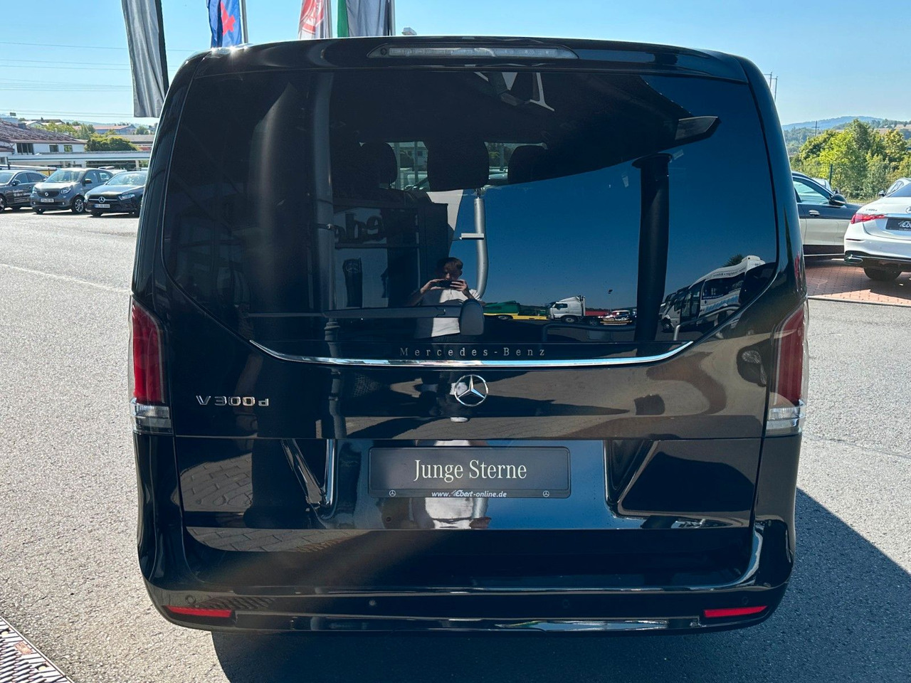 Mercedes-Benz V 300 d AVANTGARDE Extralang 360Kamera Standheiz - Kisbusz: 5 kép. Mercedes-Benz V 300 d AVANTGARDE Extralang 360Kamera Standheiz - Kisbusz: 5 kép.