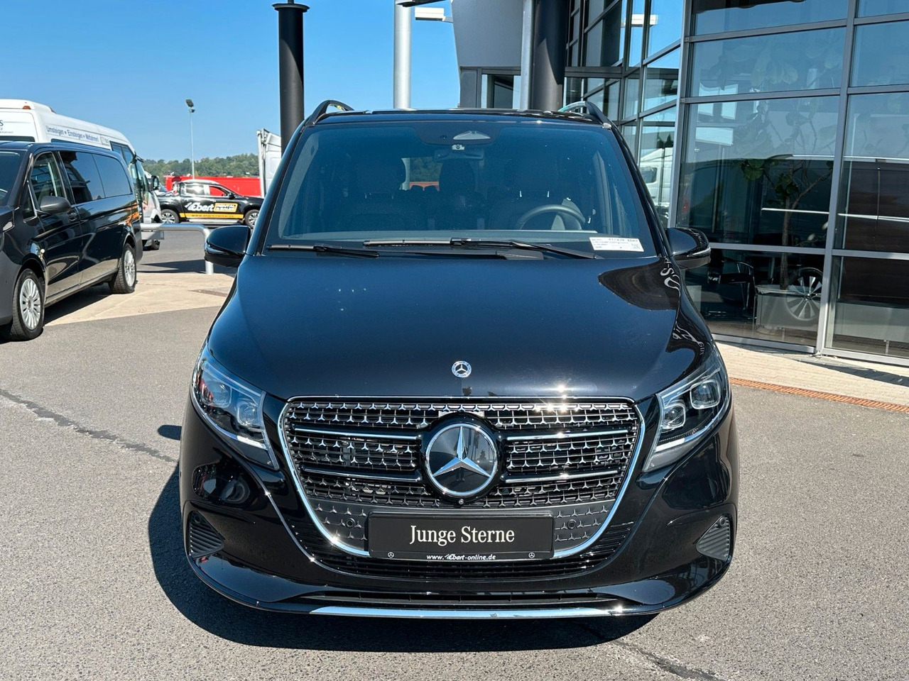 Mercedes-Benz V 300 d AVANTGARDE Extralang 360Kamera Standheiz - Kisbusz: 2 kép. Mercedes-Benz V 300 d AVANTGARDE Extralang 360Kamera Standheiz - Kisbusz: 2 kép.