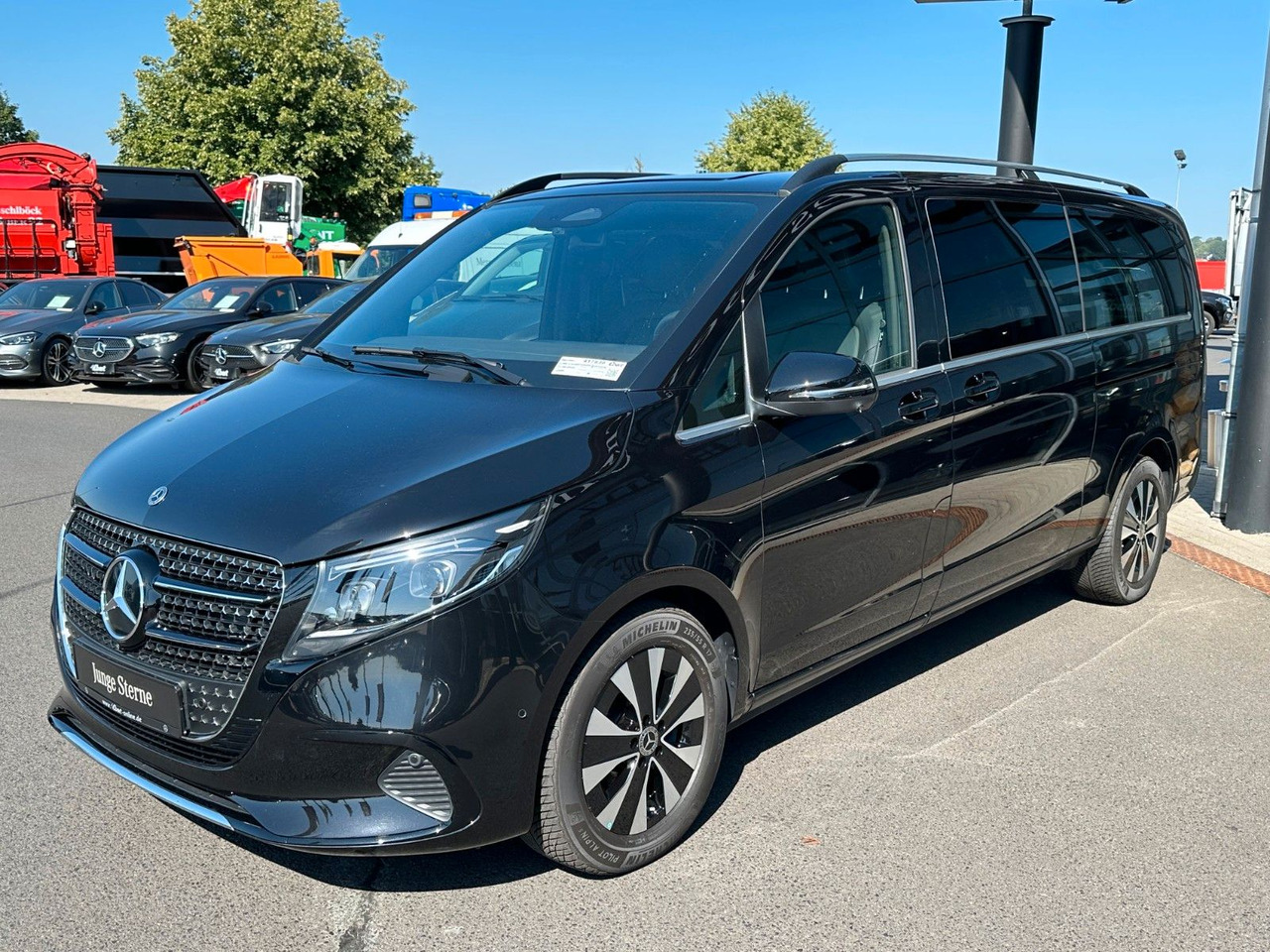 Mercedes-Benz V 300 d AVANTGARDE Extralang 360Kamera Standheiz - Kisbusz: 3 kép. Mercedes-Benz V 300 d AVANTGARDE Extralang 360Kamera Standheiz - Kisbusz: 3 kép.