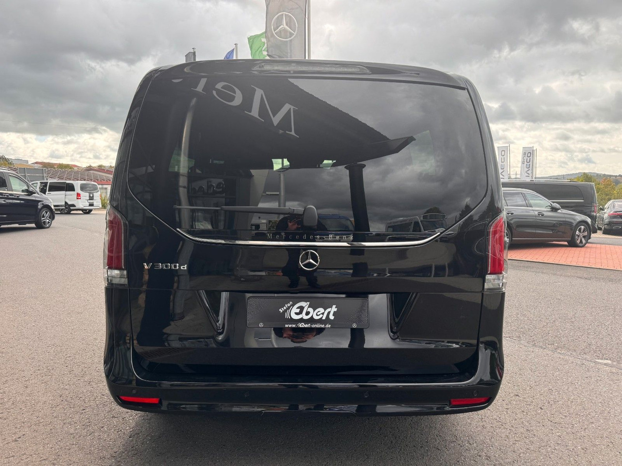 Mercedes-Benz V 300 d AVANTGARDE Extralang 360Kamera Standheiz - Kisbusz: 5 kép. Mercedes-Benz V 300 d AVANTGARDE Extralang 360Kamera Standheiz - Kisbusz: 5 kép.