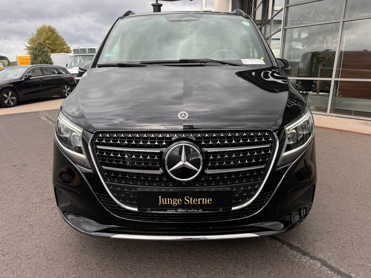 Mercedes-Benz V 300 d AVANTGARDE Extralang 360Kamera Standheiz - Kisbusz: 2 kép. Mercedes-Benz V 300 d AVANTGARDE Extralang 360Kamera Standheiz - Kisbusz: 2 kép.