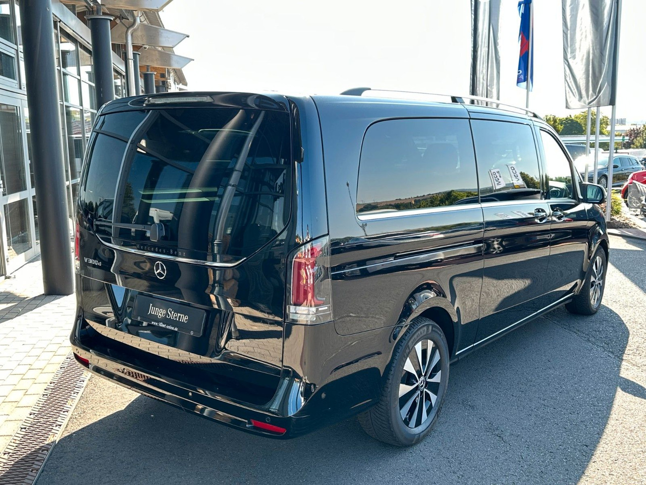 Mercedes-Benz V 300 d AVANTGARDE Extralang 360Kamera Standheiz - Kisbusz: 4 kép. Mercedes-Benz V 300 d AVANTGARDE Extralang 360Kamera Standheiz - Kisbusz: 4 kép.