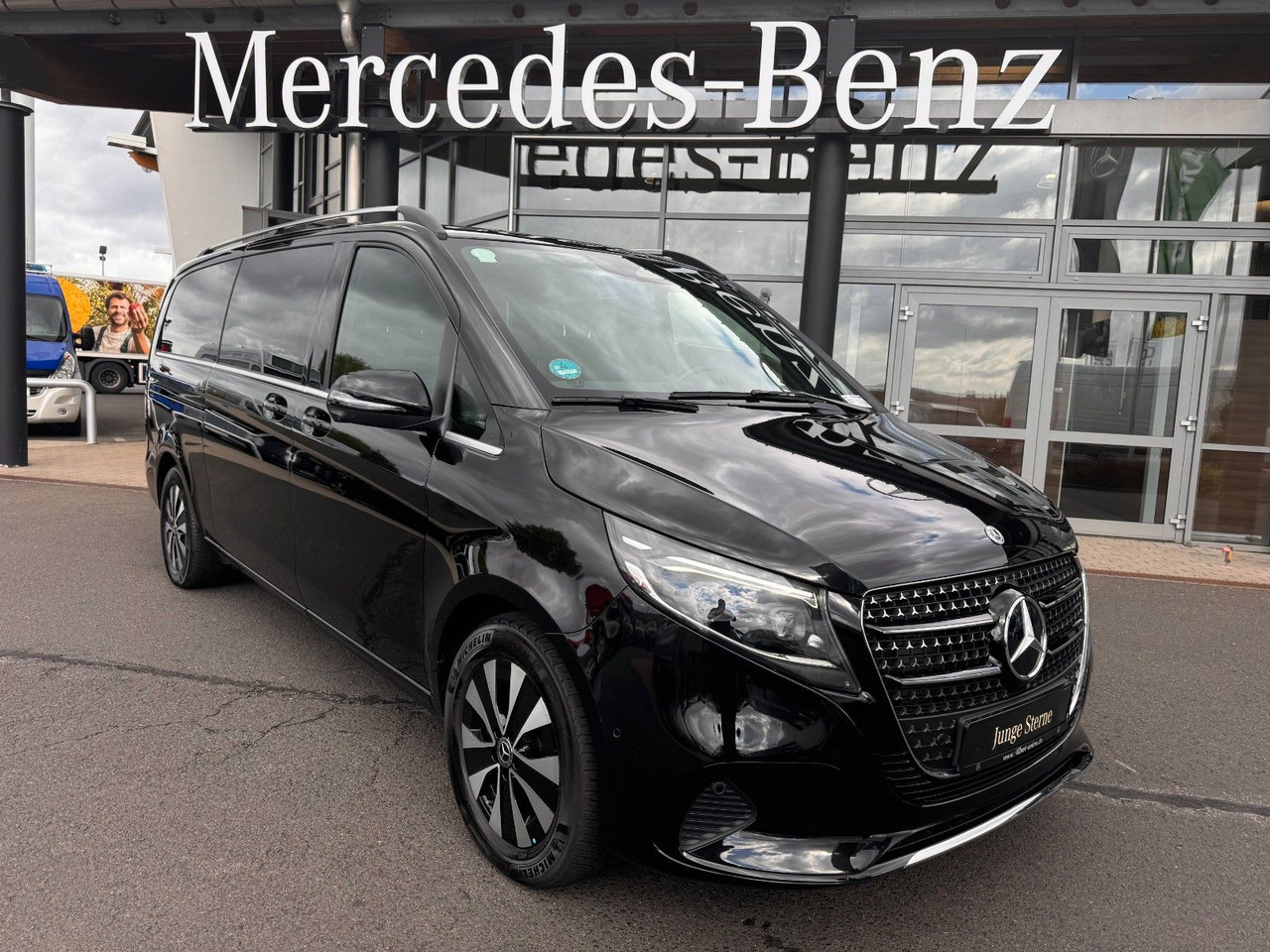 Mercedes-Benz V 300 d AVANTGARDE Extralang 360Kamera Standheiz - Kisbusz: 1 kép. Mercedes-Benz V 300 d AVANTGARDE Extralang 360Kamera Standheiz - Kisbusz: 1 kép.