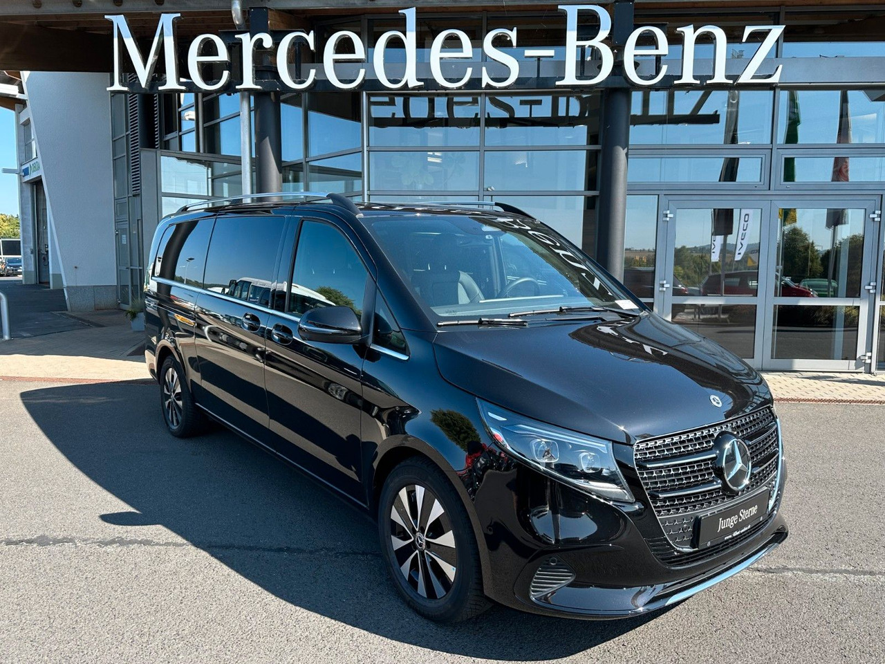 Mercedes-Benz V 300 d AVANTGARDE Extralang 360Kamera Standheiz - Kisbusz: 1 kép. Mercedes-Benz V 300 d AVANTGARDE Extralang 360Kamera Standheiz - Kisbusz: 1 kép.