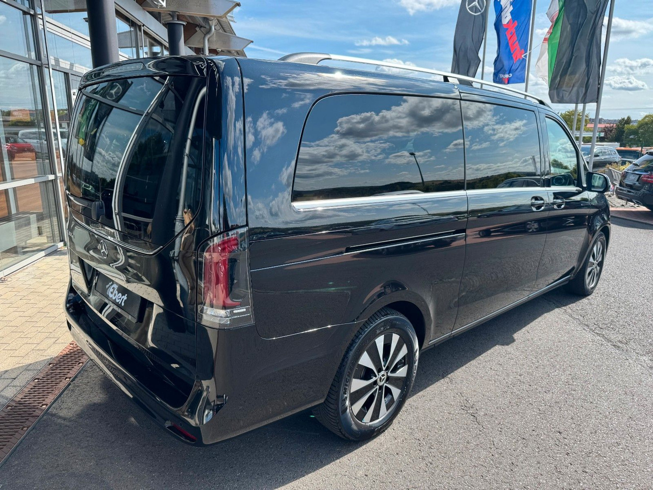 Mercedes-Benz V 300 d AVANTGARDE Extralang 360Kamera Standheiz - Kisbusz: 5 kép. Mercedes-Benz V 300 d AVANTGARDE Extralang 360Kamera Standheiz - Kisbusz: 5 kép.