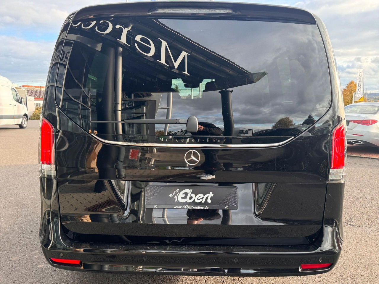 Mercedes-Benz V 300 d EXCLUSIVE AIRMATIC AHK2,5 Standheiz - Kombi: 5 kép. Mercedes-Benz V 300 d EXCLUSIVE AIRMATIC AHK2,5 Standheiz - Kombi: 5 kép.