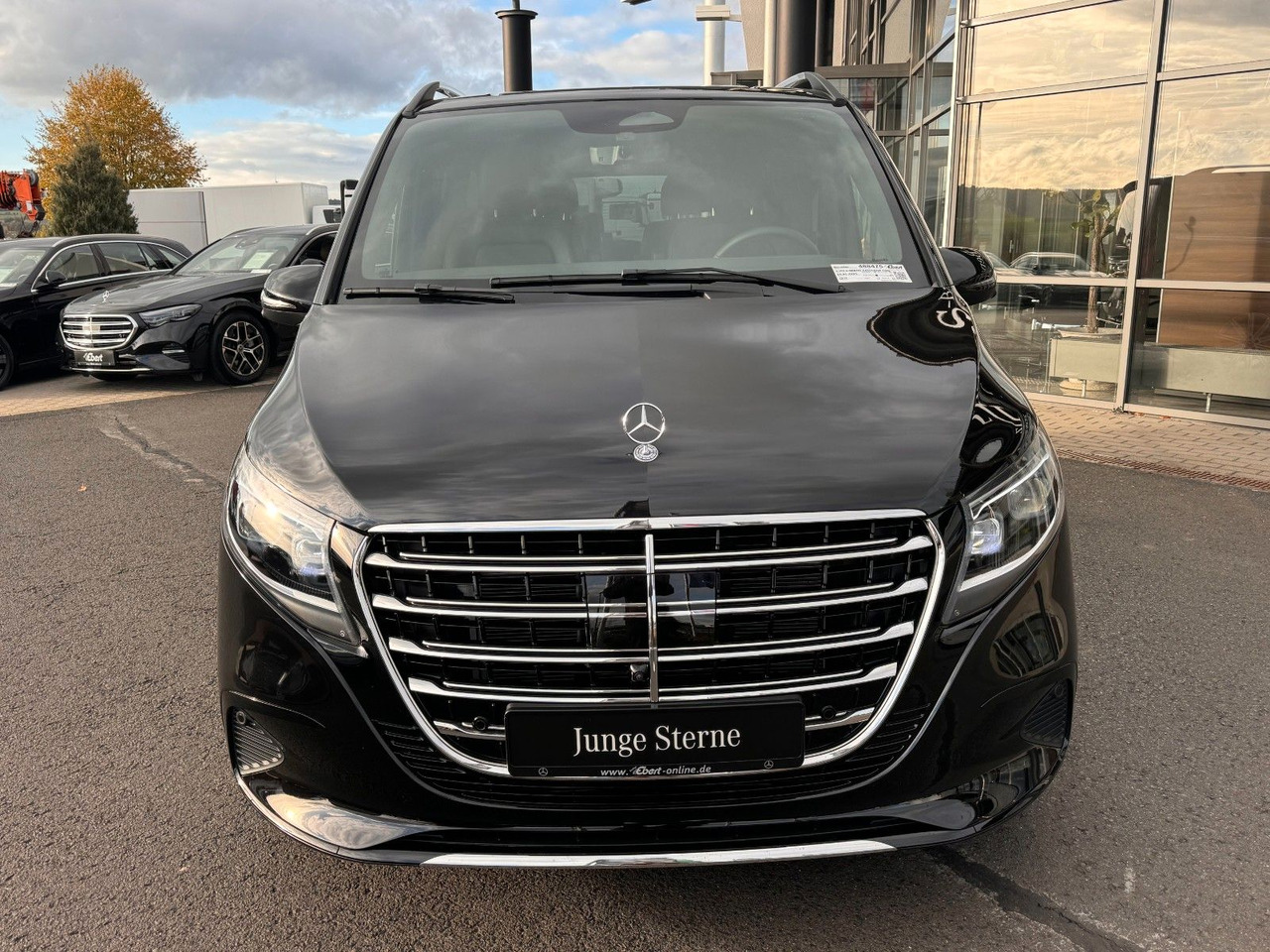 Mercedes-Benz V 300 d EXCLUSIVE AIRMATIC AHK2,5 Standheiz - Kisbusz: 2 kép. Mercedes-Benz V 300 d EXCLUSIVE AIRMATIC AHK2,5 Standheiz - Kisbusz: 2 kép.