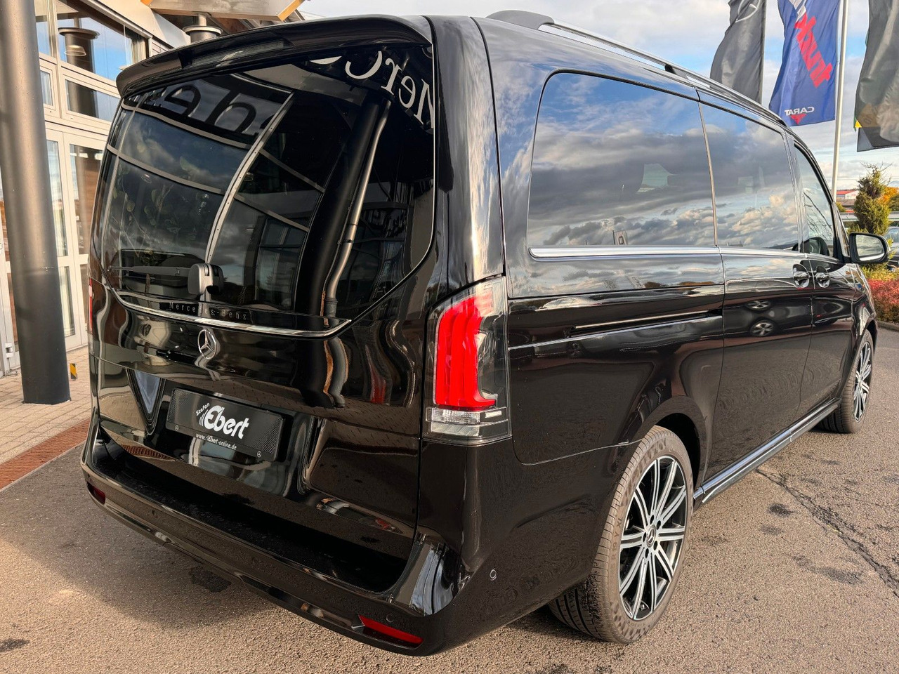 Mercedes-Benz V 300 d EXCLUSIVE AIRMATIC AHK2,5 Standheiz - Kombi: 4 kép. Mercedes-Benz V 300 d EXCLUSIVE AIRMATIC AHK2,5 Standheiz - Kombi: 4 kép.