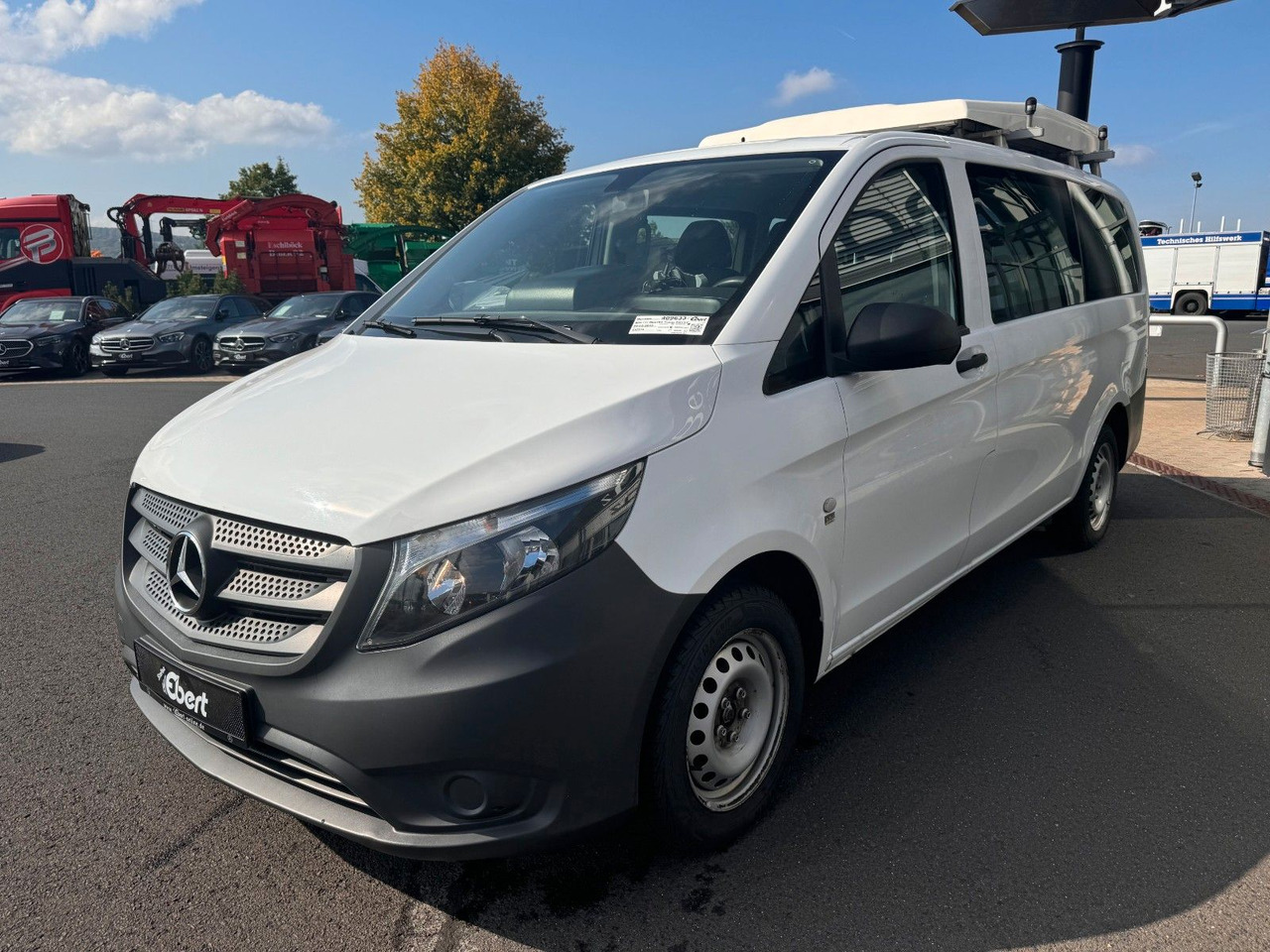 Mercedes-Benz Vito 111 CDI Tourer Begleitfahrzeug BF3+ / WVZ - Kisbusz: 3 kép. Mercedes-Benz Vito 111 CDI Tourer Begleitfahrzeug BF3+ / WVZ - Kisbusz: 3 kép.