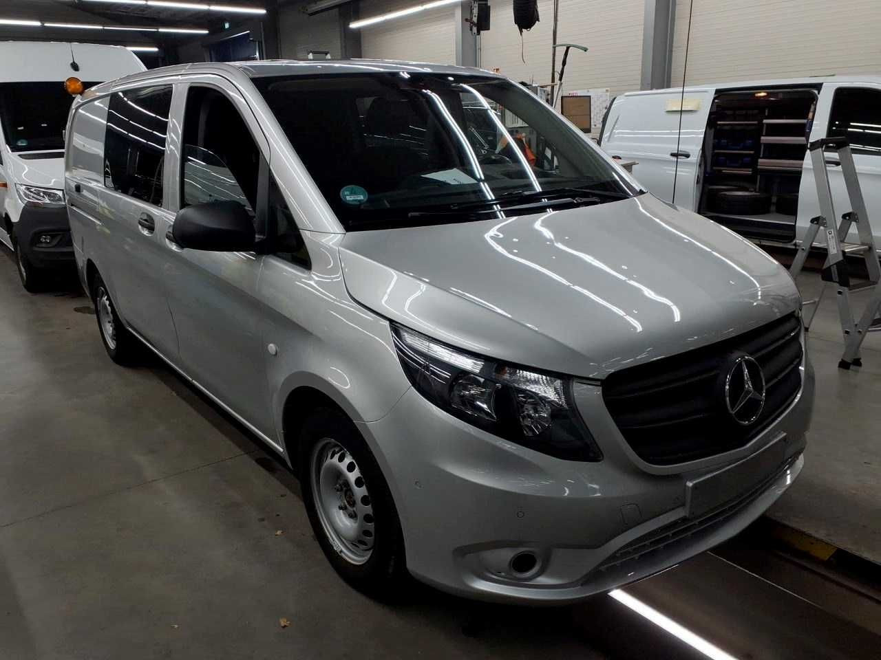 Mercedes-Benz Vito 114 CDI Mixto Regal AHK Klima PARKTRONIC - Kisbusz: 2 kép. Mercedes-Benz Vito 114 CDI Mixto Regal AHK Klima PARKTRONIC - Kisbusz: 2 kép.