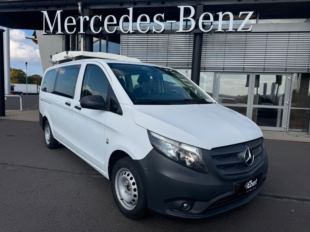 Mercedes-Benz Vito 114 CDI Tourer Begleitfahrzeug BF3+ / WVZ - Kisbusz: 1 kép. Mercedes-Benz Vito 114 CDI Tourer Begleitfahrzeug BF3+ / WVZ - Kisbusz: 1 kép.