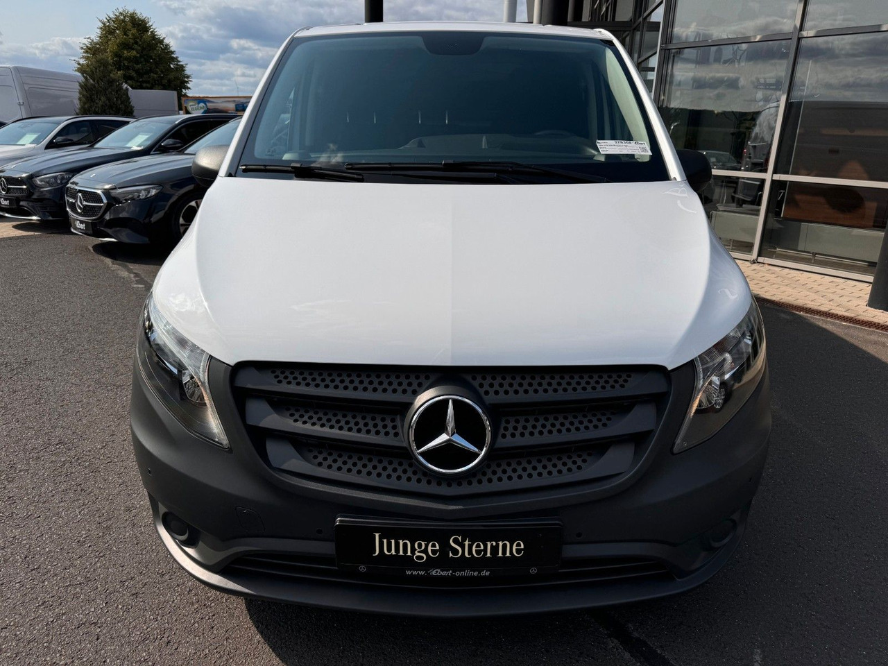 Mercedes-Benz Vito 116 CDI 3200 Klima Kamera Audio40 - Furgon: 2 kép. Mercedes-Benz Vito 116 CDI 3200 Klima Kamera Audio40 - Furgon: 2 kép.