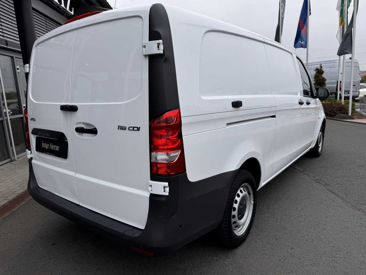 Mercedes-Benz Vito 116 CDI Extralang Klima Kamera Audio40 SHZ - Kis furgon: 4 kép. Mercedes-Benz Vito 116 CDI Extralang Klima Kamera Audio40 SHZ - Kis furgon: 4 kép.