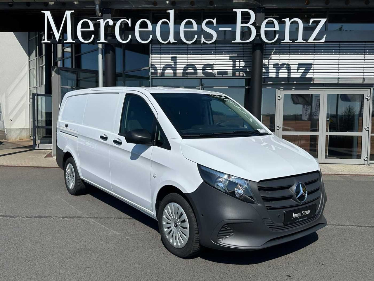Mercedes-Benz Vito 116 CDI neues Modell Klima Kamera MBUX - Kis furgon: 1 kép. Mercedes-Benz Vito 116 CDI neues Modell Klima Kamera MBUX - Kis furgon: 1 kép.