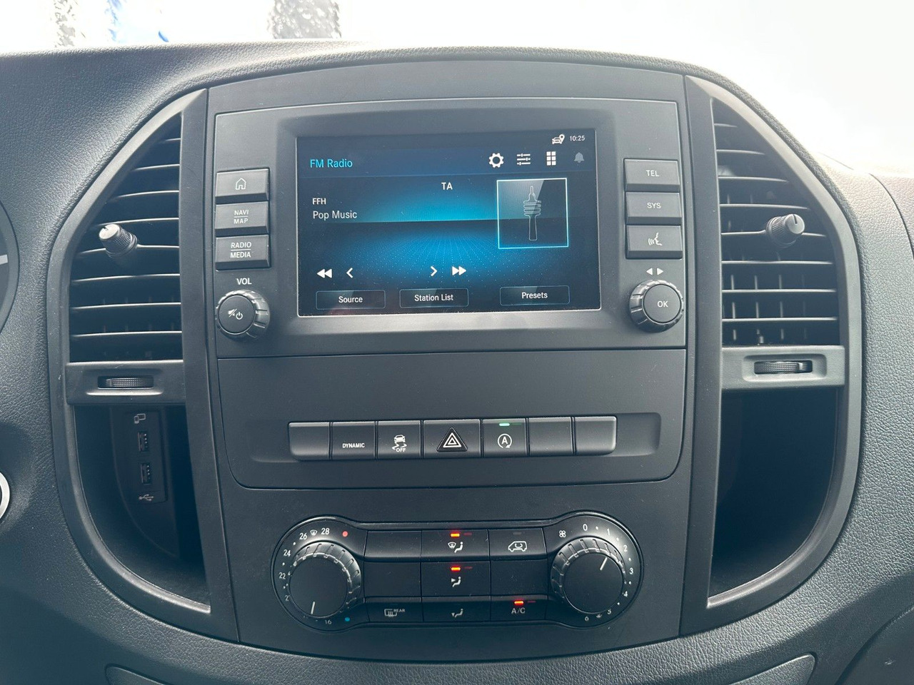 Kisbusz Mercedes-Benz Vito 119 CDI Tourer 3200 Klima AHK Tempomat: 11 kép.