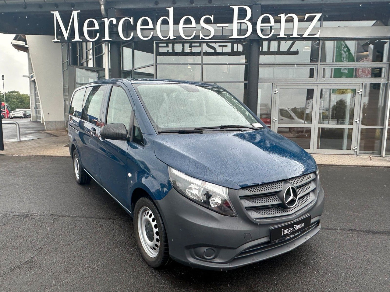 Mercedes-Benz Vito 119 CDI Tourer 3200 Klima AHK Tempomat - Kisbusz: 1 kép. Mercedes-Benz Vito 119 CDI Tourer 3200 Klima AHK Tempomat - Kisbusz: 1 kép.