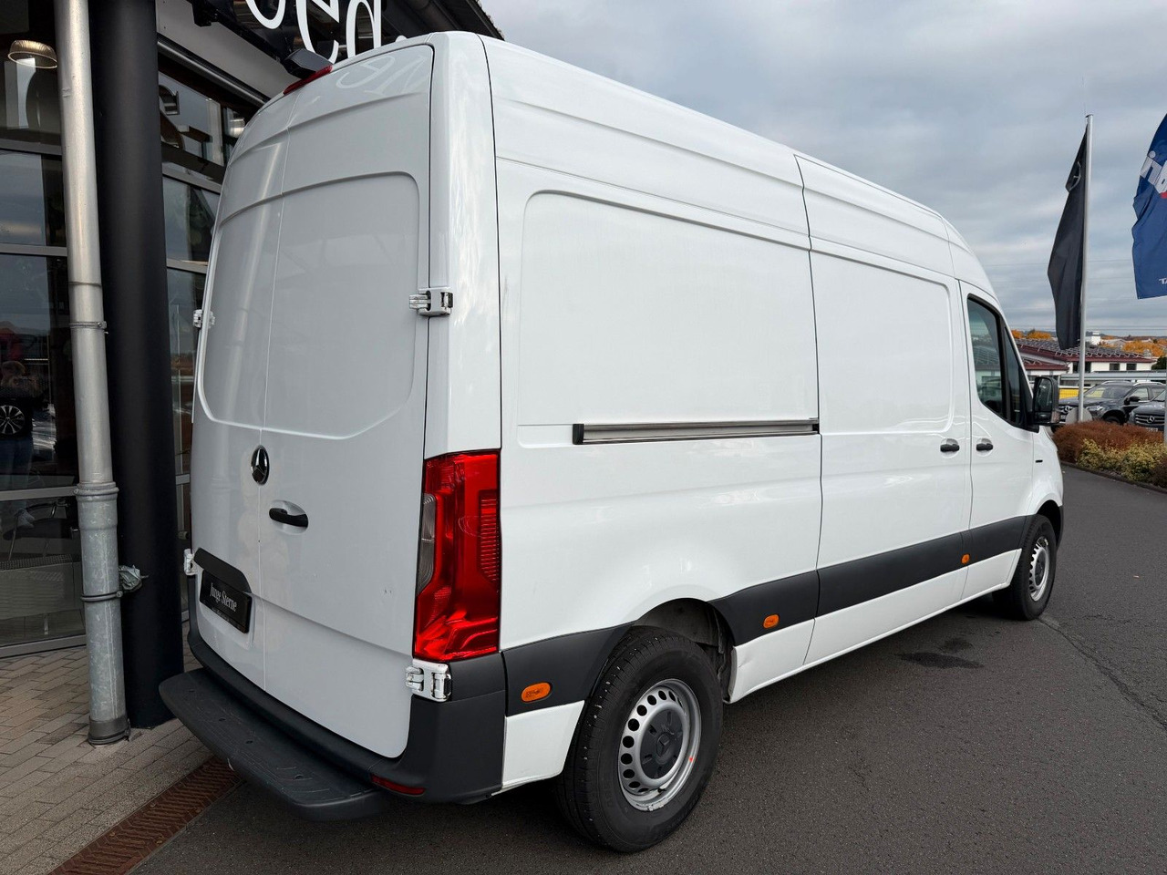 Mercedes-Benz eSprinter 312 Klima SHZ Kamera - Furgon, Elektromos kisteherautó: 4 kép. Mercedes-Benz eSprinter 312 Klima SHZ Kamera - Furgon, Elektromos kisteherautó: 4 kép.