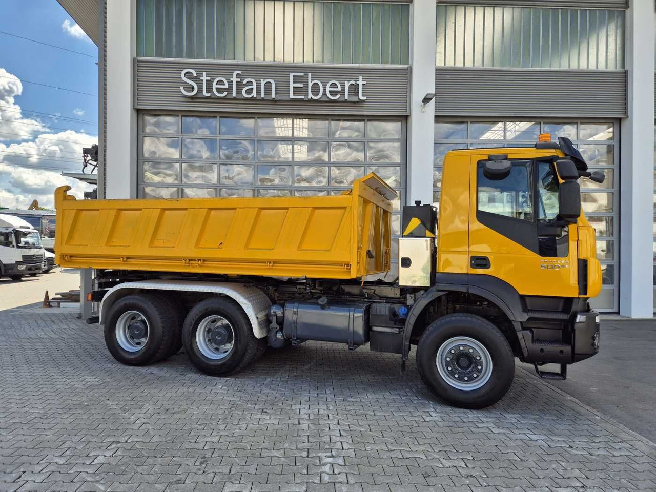 Iveco Trakker AD380T50 6x4 Kipper/SZM Wechselsystem - Nyergesvontató: 5 kép. Iveco Trakker AD380T50 6x4 Kipper/SZM Wechselsystem - Nyergesvontató: 5 kép.