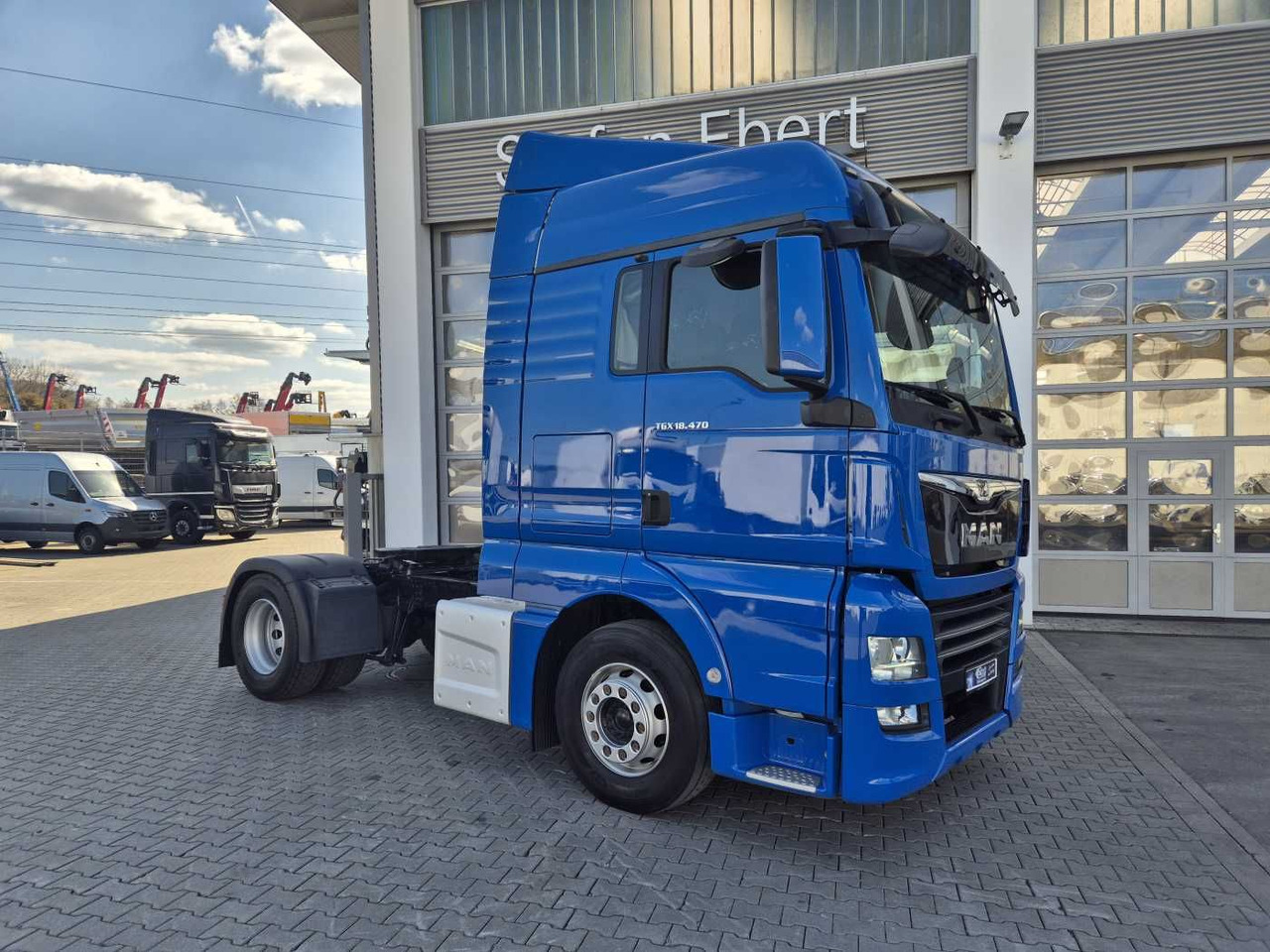 MAN TGX 18.470 4x2 LLS Fahrschule 5 Sitze Intarder - Nyergesvontató: 4 kép. MAN TGX 18.470 4x2 LLS Fahrschule 5 Sitze Intarder - Nyergesvontató: 4 kép.