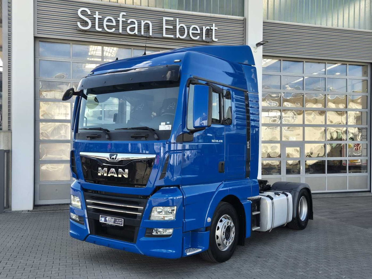 MAN TGX 18.470 4x2 LLS Fahrschule 5 Sitze Intarder - Nyergesvontató: 1 kép. MAN TGX 18.470 4x2 LLS Fahrschule 5 Sitze Intarder - Nyergesvontató: 1 kép.