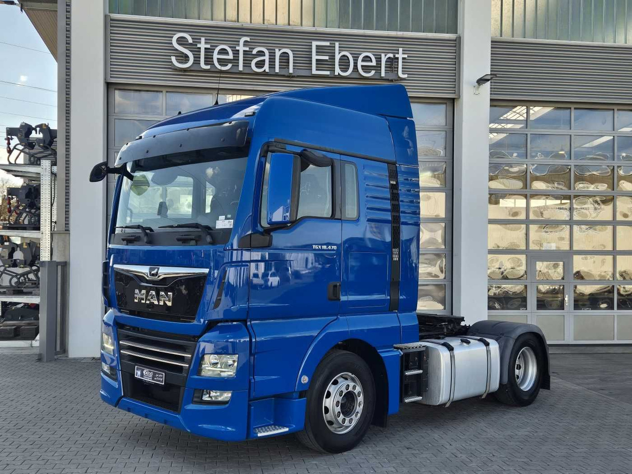 MAN TGX 18.470 4x2 LLS Fahrschule 5 Sitze Intarder - Nyergesvontató: 3 kép. MAN TGX 18.470 4x2 LLS Fahrschule 5 Sitze Intarder - Nyergesvontató: 3 kép.