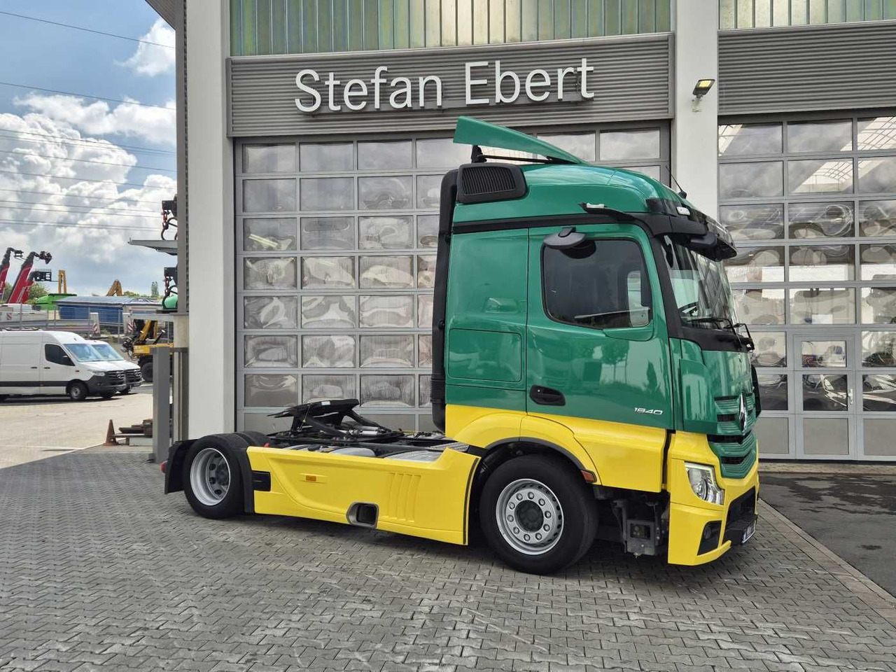 Mercedes-Benz Actros 1840 LSnRL Retarder Hubsattelplatte Xenon - Nyergesvontató: 4 kép. Mercedes-Benz Actros 1840 LSnRL Retarder Hubsattelplatte Xenon - Nyergesvontató: 4 kép.