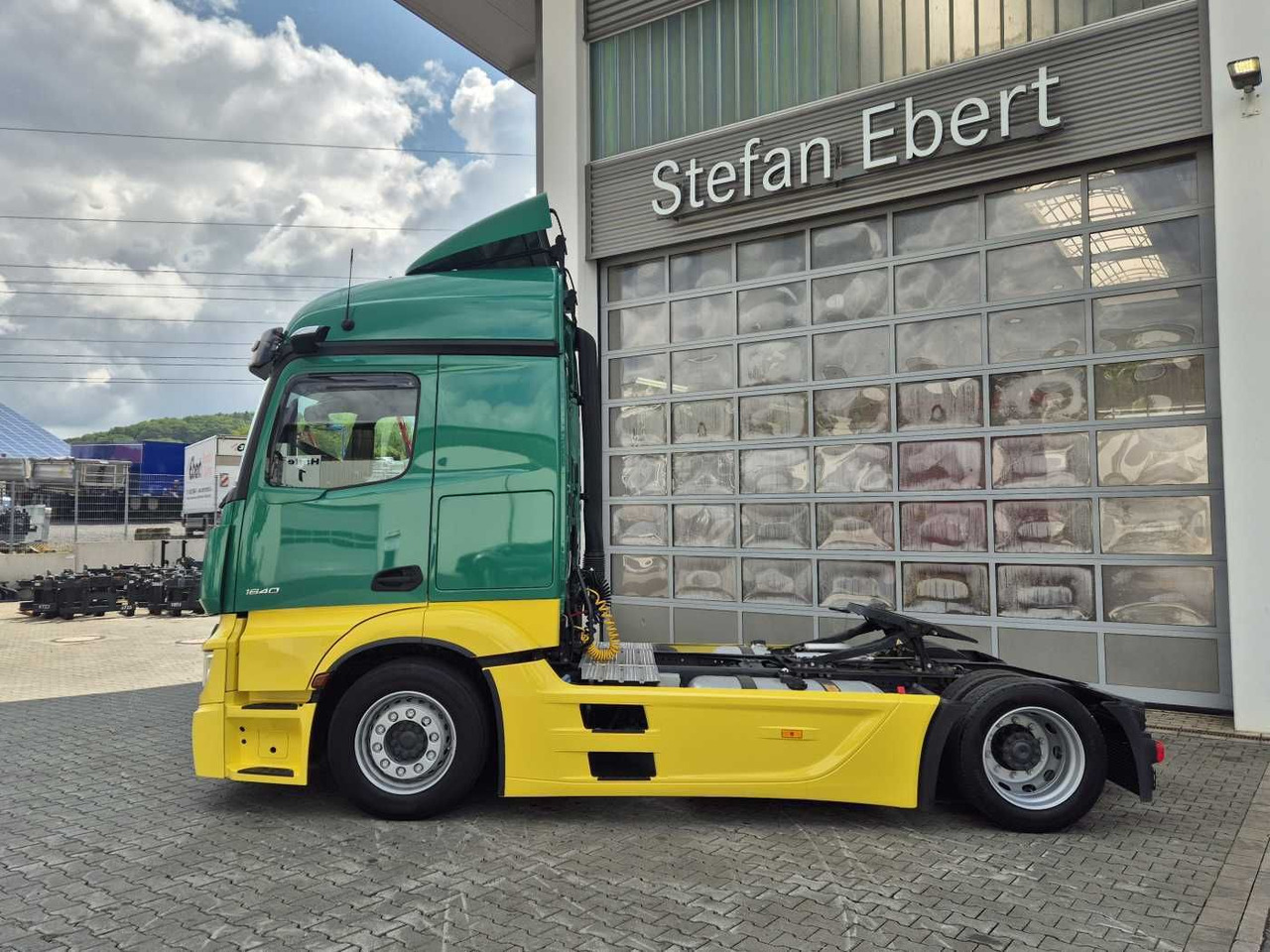 Mercedes-Benz Actros 1840 LSnRL Retarder Hubsattelplatte Xenon - Nyergesvontató: 5 kép. Mercedes-Benz Actros 1840 LSnRL Retarder Hubsattelplatte Xenon - Nyergesvontató: 5 kép.
