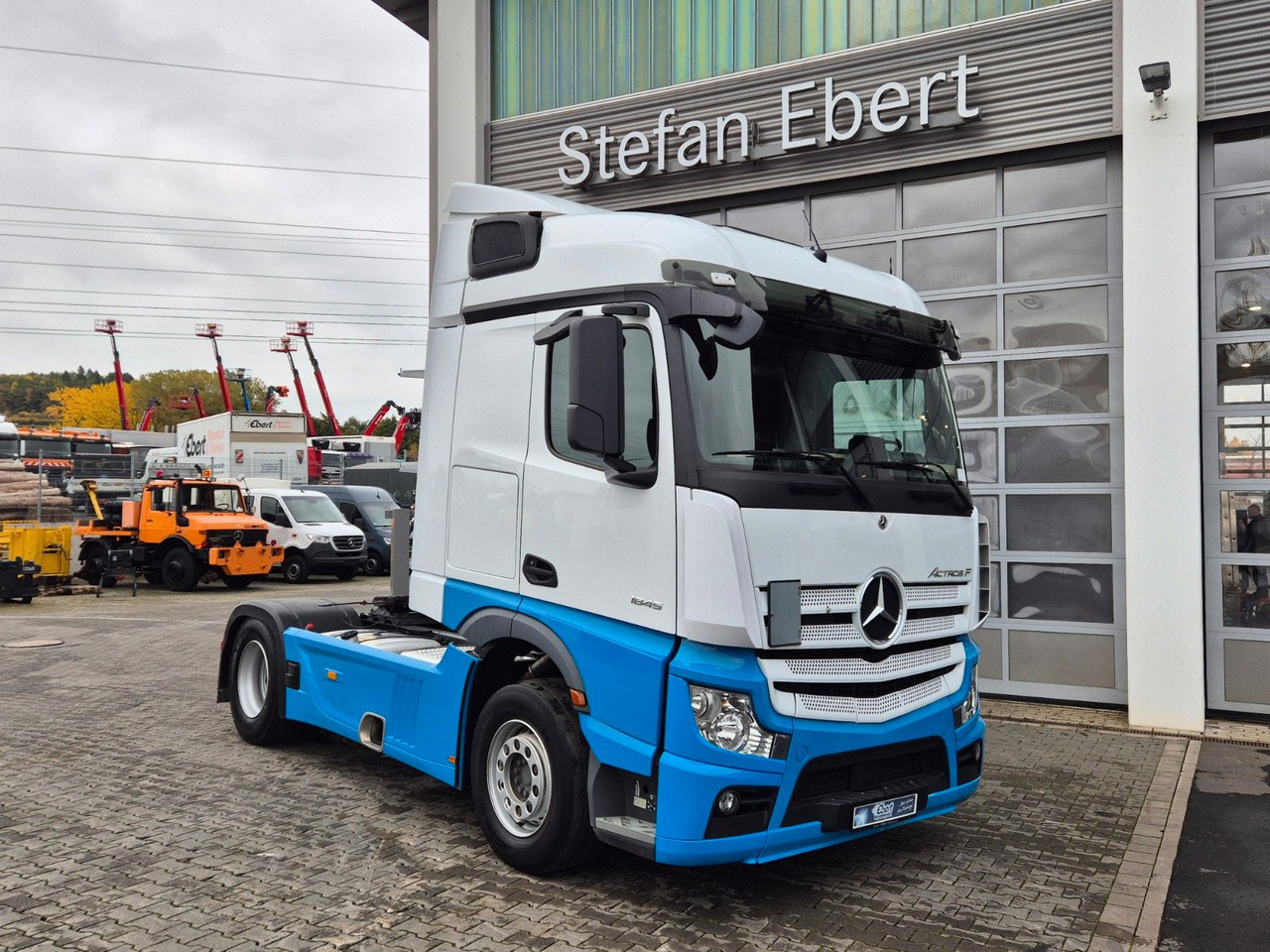 Mercedes-Benz Actros 1845 LS Öl-Retarder Navi PPC 2x Bett - Nyergesvontató: 2 kép. Mercedes-Benz Actros 1845 LS Öl-Retarder Navi PPC 2x Bett - Nyergesvontató: 2 kép.