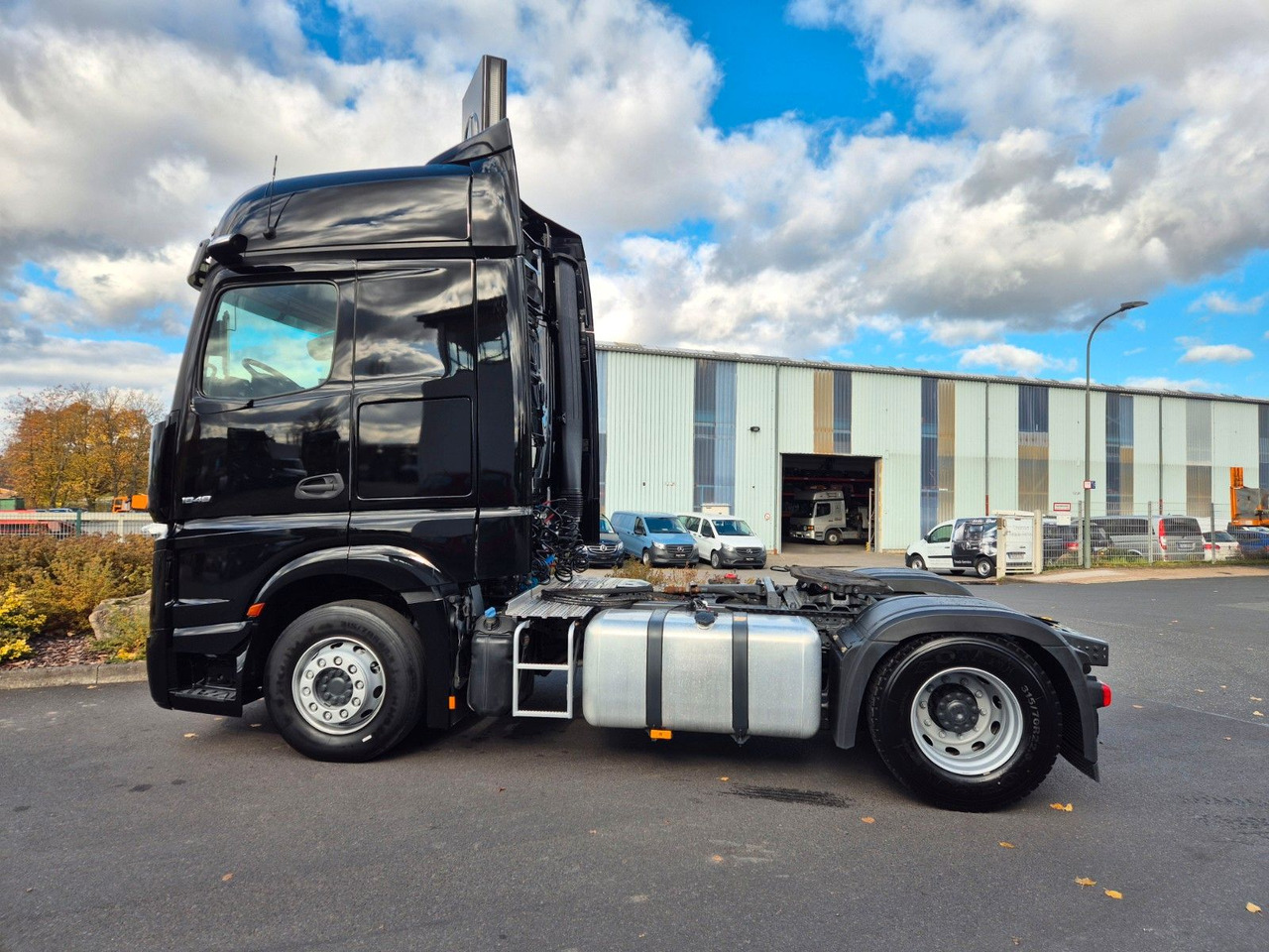 Mercedes-Benz Actros 1848 LS Hydraulik Reatarder Standklima - Nyergesvontató: 5 kép. Mercedes-Benz Actros 1848 LS Hydraulik Reatarder Standklima - Nyergesvontató: 5 kép.