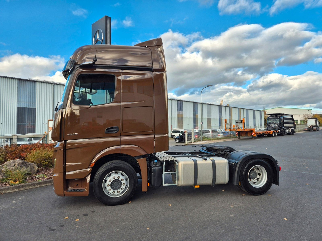 Mercedes-Benz Actros 1848 LS Öl-Retarder Standklima BigSpace - Nyergesvontató: 5 kép. Mercedes-Benz Actros 1848 LS Öl-Retarder Standklima BigSpace - Nyergesvontató: 5 kép.