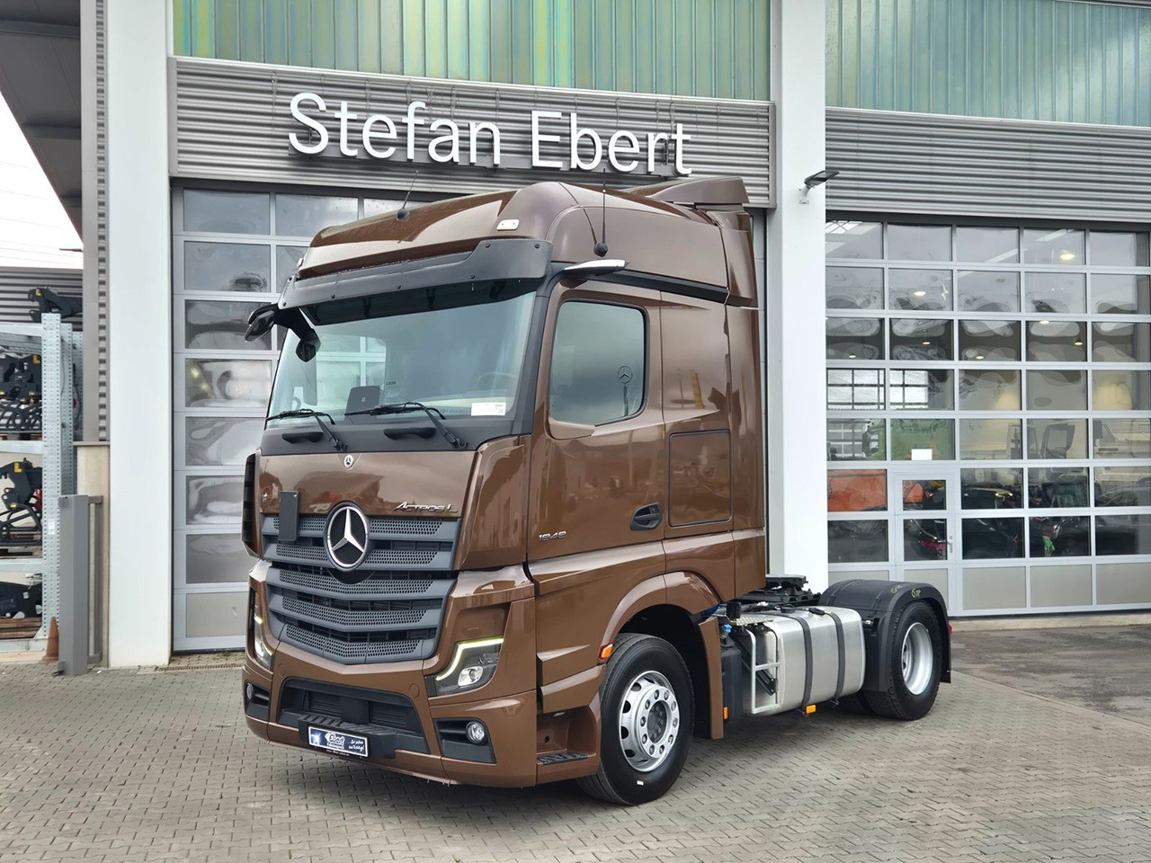 Mercedes-Benz Actros 1848 LS Öl-Retarder Standklima BigSpace - Nyergesvontató: 1 kép. Mercedes-Benz Actros 1848 LS Öl-Retarder Standklima BigSpace - Nyergesvontató: 1 kép.