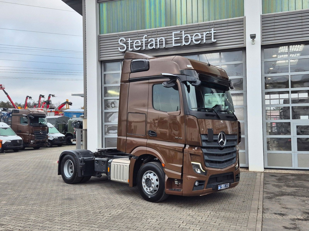 Mercedes-Benz Actros 1848 LS Öl-Retarder Standklima BigSpace - Nyergesvontató: 4 kép. Mercedes-Benz Actros 1848 LS Öl-Retarder Standklima BigSpace - Nyergesvontató: 4 kép.