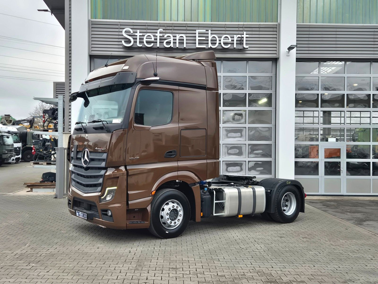 Mercedes-Benz Actros 1848 LS Öl-Retarder Standklima BigSpace - Nyergesvontató: 3 kép. Mercedes-Benz Actros 1848 LS Öl-Retarder Standklima BigSpace - Nyergesvontató: 3 kép.