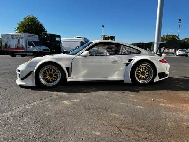 Porsche 997 GT2 RSR Rennwagen - Autó: 4 kép. Porsche 997 GT2 RSR Rennwagen - Autó: 4 kép.